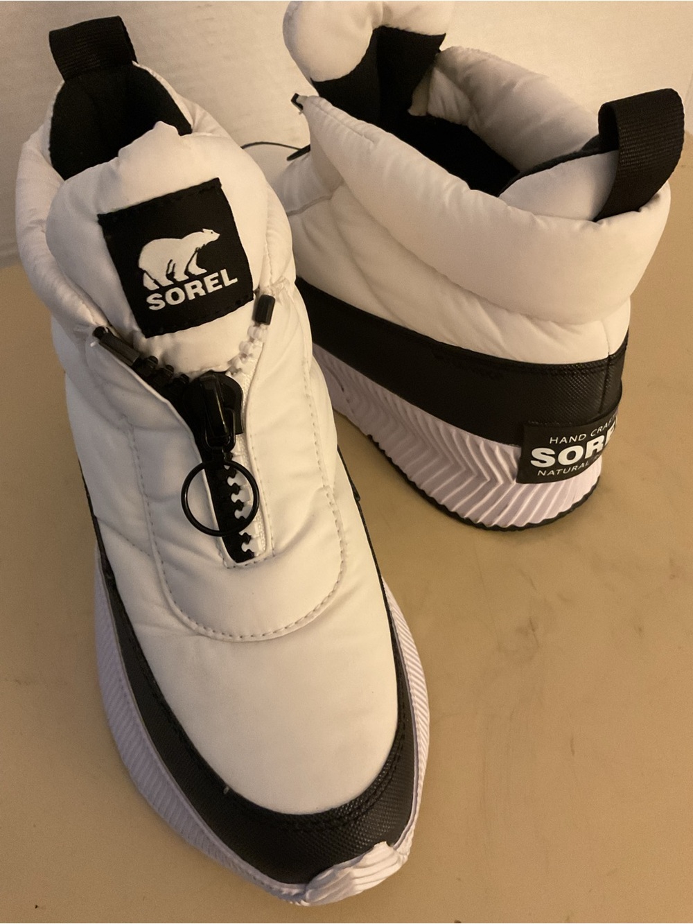 Sorel women white puffy nylon  platform Out N About III waterproof boots U S 7